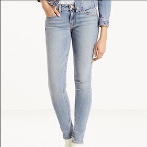 NWT Levi’s: 30x30 Light Blue Altered Skinny Jeans